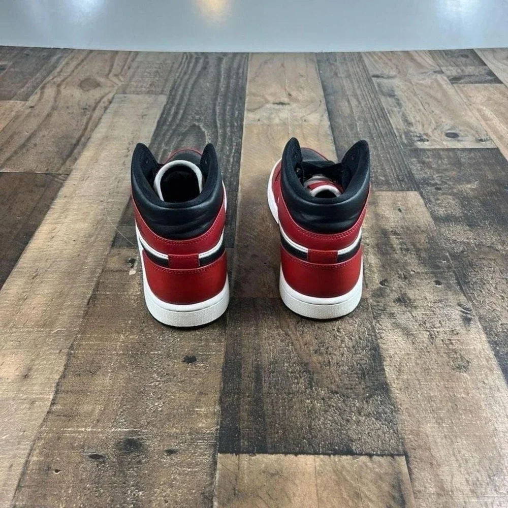 Nike Air Jordan 1 Mid Chicago Black Toe Red White Black 54724-069 Mens 8.5